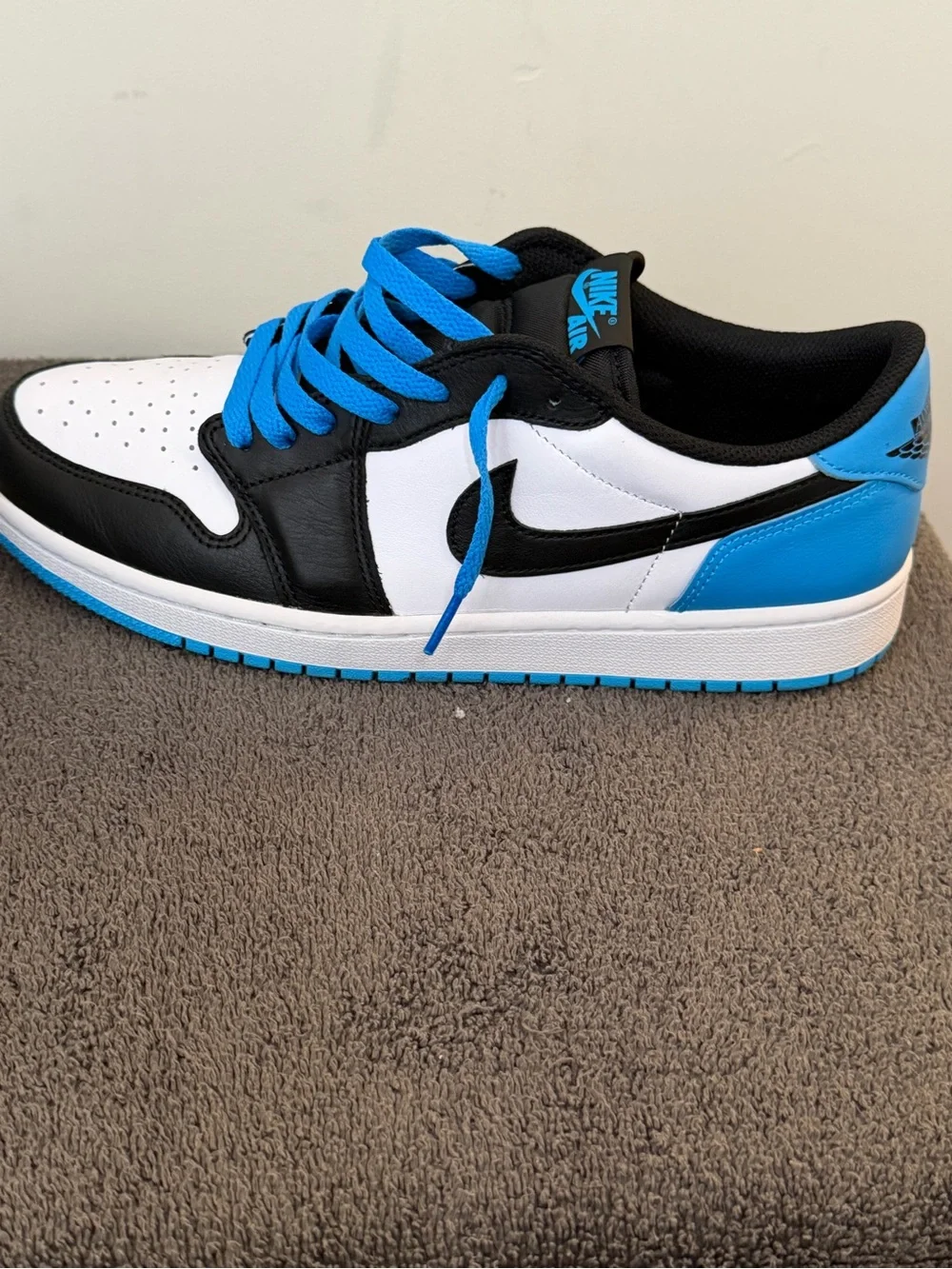 Nike Air Jordan 1 “low” men’s size 10 1/2. Powder blue and Black Dark colorway.